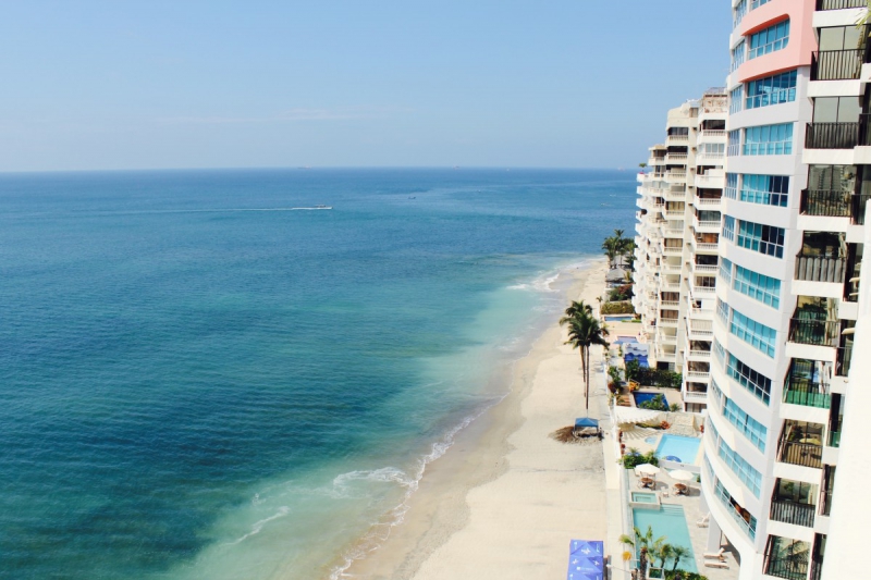 chambre-hote-ST PAUL EN FORET-min_beach_ocean_shore_hotel_palm_tree-33726